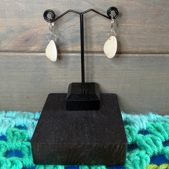 Sea Shell Dangle Earrings - Picture 2 of 6